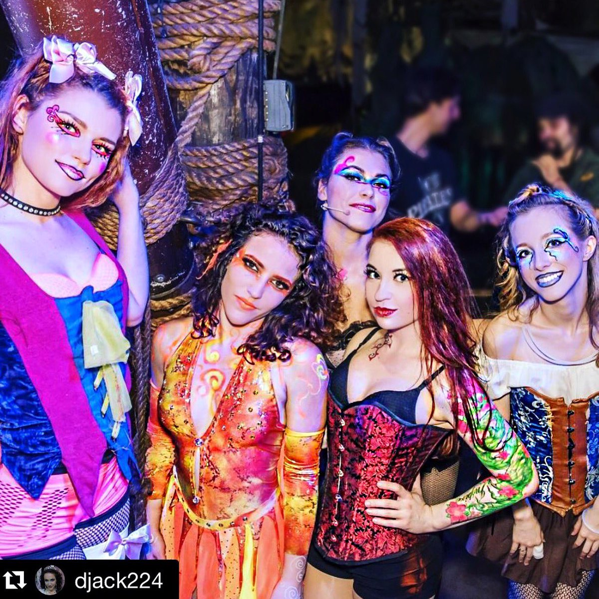 ashley_loyd_'s tweet photo. #GigLife #glowparty https://t.co/Joaj9p5RlH