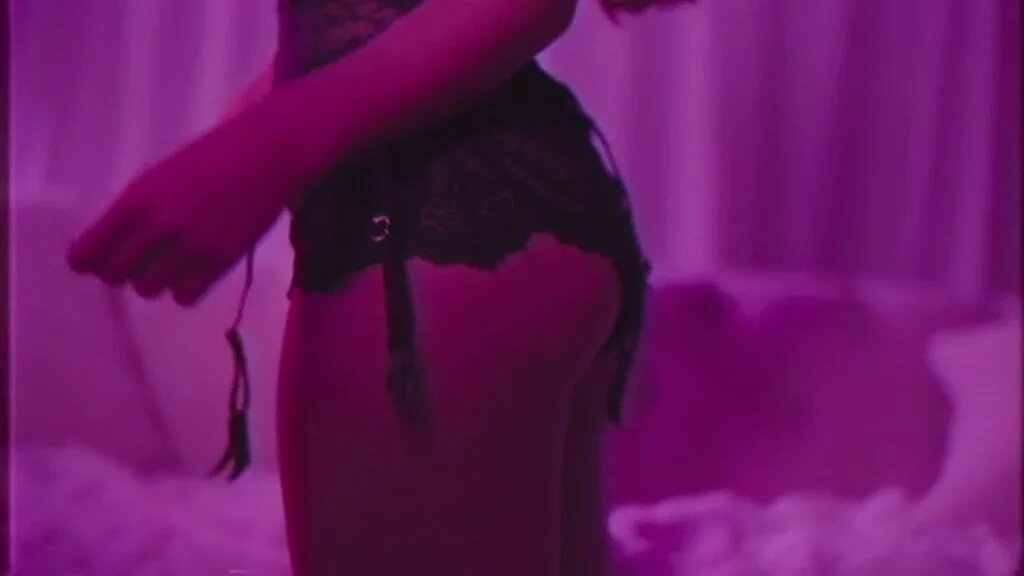 Sexo de lesbicas com a professora Tatuagem de diamante com coroa