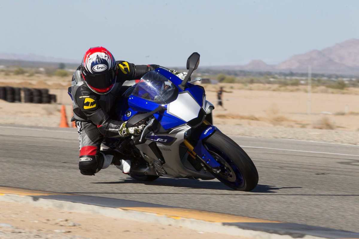 RCRBOY's tweet photo. You know it was a good track day when your legs hurt so bad you can't get out of bed the next day! #HackDayTrackDay https://t.co/vDmCTIUUdT