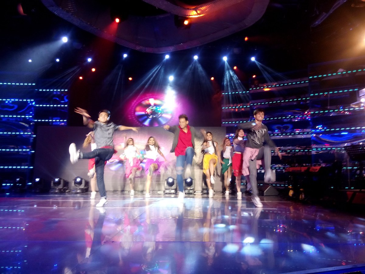 itsShowtimeNa's tweet photo. Napakataas ng energy ng mga Kilig Ambassadors! Happy Thursday Madlang People! #ShowtimeGreatestLove https://t.co/PjGAq5g3Yt