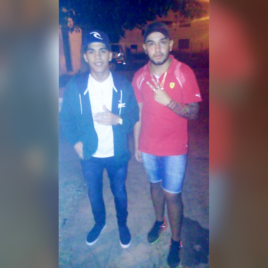 Leandro_Rs15's tweet photo. Foto con mi amigo ayer antes de ir a cdm 😃😃 https://t.co/hokjrTGRPO