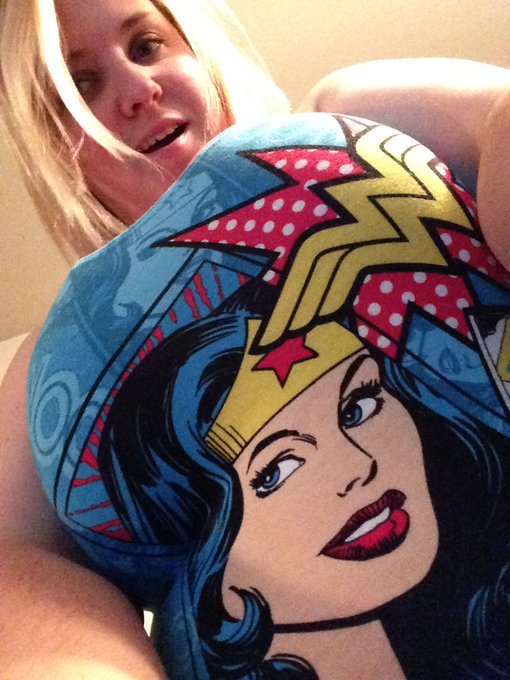 Well hello there... 💋 https://t.co/jYpDSMeZn7<a href="/tag/tittytuesday"class="tags"><span>#tittytuesday</span></a>