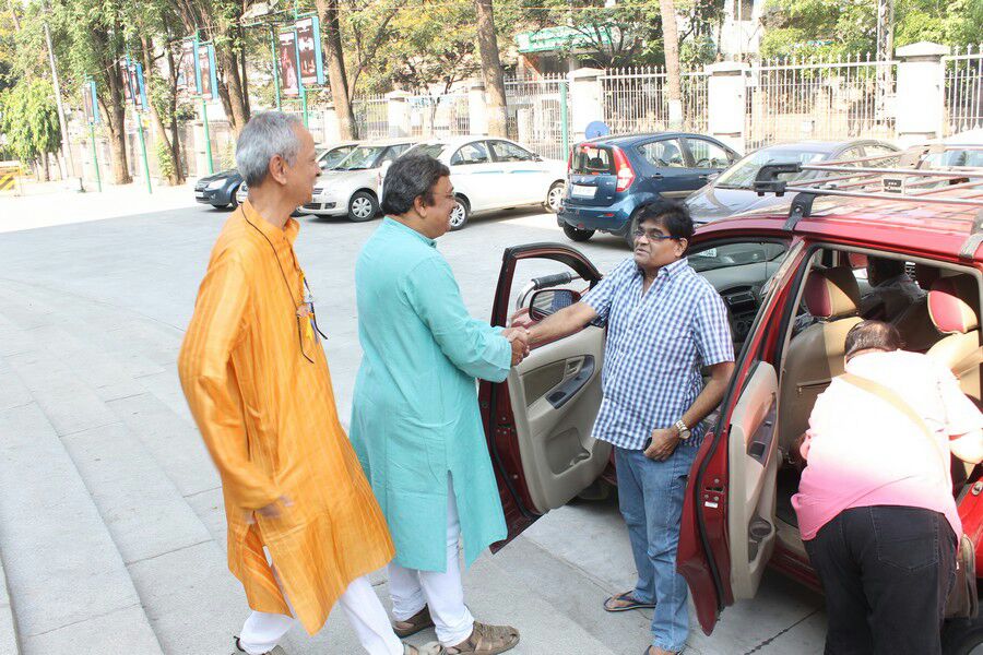mandalblr's tweet photo. रवींद्र कलाक्षेत्र, बंगळूरू येथे माननीय श्री अशोक सराफ यांचे स्वागत करताना
अधक्ष्य श्री सुहास चाळके.
#Laginghai https://t.co/EJ8mZucKUs