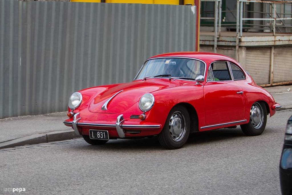 oldcar_photo's tweet photo. saw this nice Porsche 356SC yesterday in my street.

#porsche #356 #356sc #porsche356sc #oldtimer #youngtimer #red … https://t.co/tSuSf1ydnZ