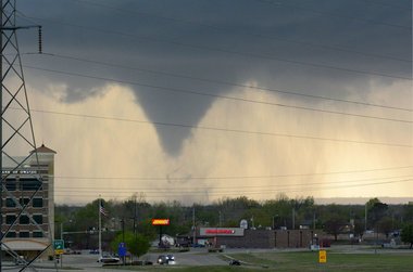 aldotcom's tweet photo. Multiple tornado touchdowns rip through Oklahoma as severe storms move across South https://t.co/LhvrcOJCpH https://t.co/I52K9iUHaU