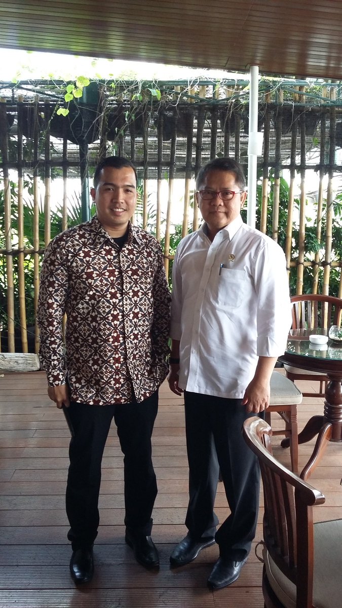 YNnugraha's tweet photo. Great meeting with Minister @rudiantara_id at #futureofCSID @csnews_id https://t.co/I1tyDffYiz