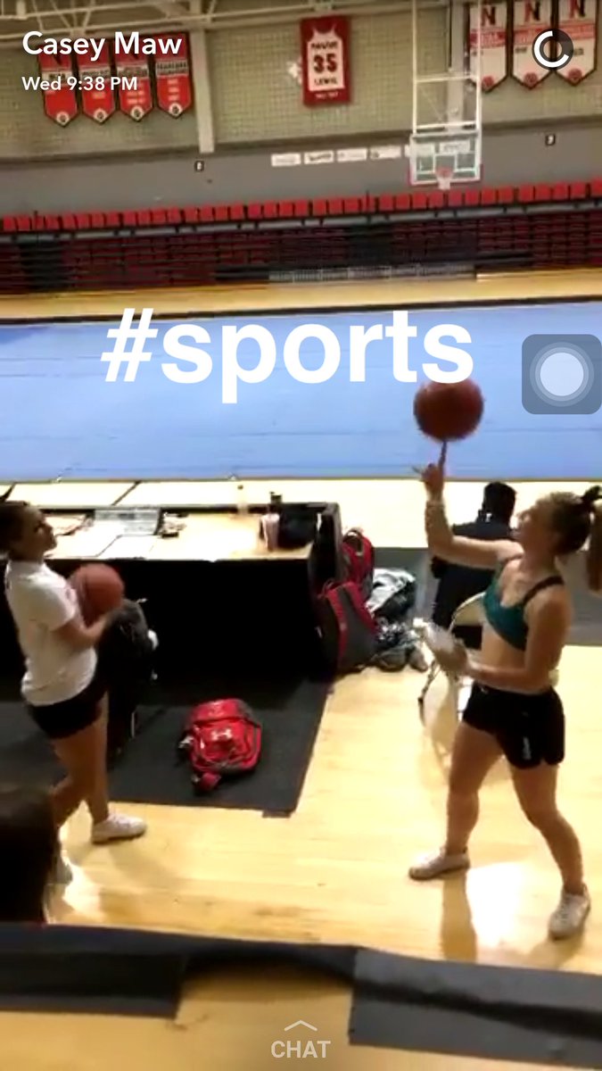 kcrowell5's tweet photo. I'm not saying I'm the best there ever was, but this was my first try screenshotting. #ballislife #balltricks #cool https://t.co/JAcysNH0Cl