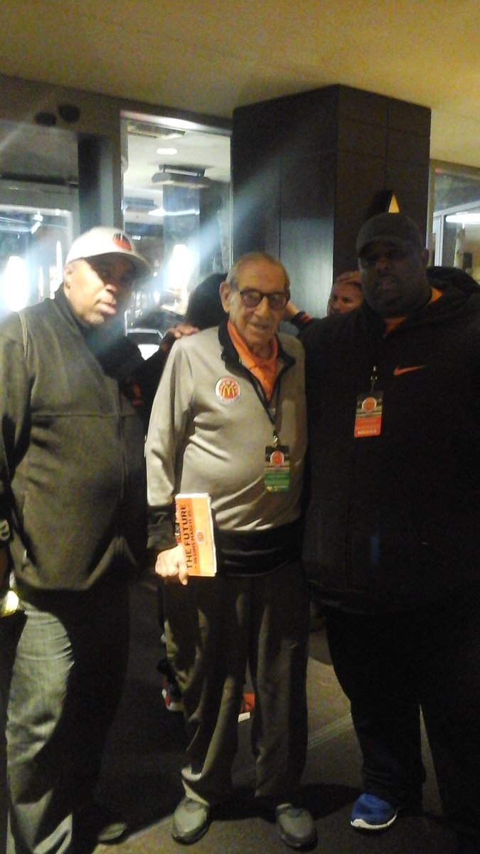 DEREK ELLISON The🏀🔌 tweet media