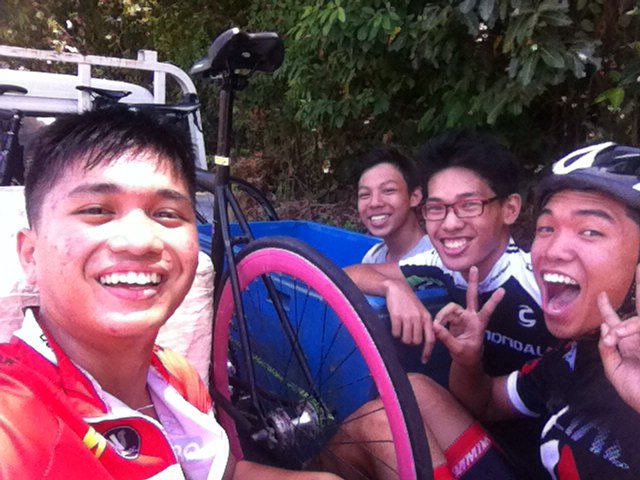 Ljaaaaaay's tweet photo. DISTILLED ICE GAMING #MissingRios #FlatTire #Lubak #Sunog #Patchi #TanLine #TruckToGapo https://t.co/CUepPJNkGb