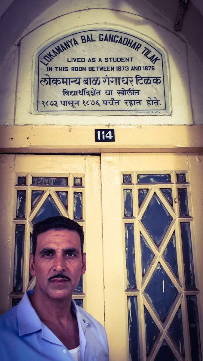 akshaykumar's tweet photo. Revisiting history while shooting 4 #Rustom!Outside d room where d gr8 nationalist,Lokmanya Tilak lived as a student https://t.co/E5WMr9B2BS