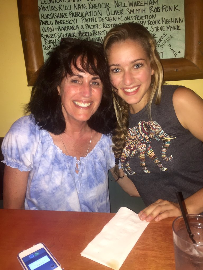 SamMorris99's tweet photo. dinner with my absolute fav!!!!  👯😻💖@murphygib https://t.co/D6OjjOFKWg