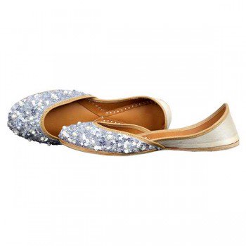 Shilpsutra's tweet photo. Buy Embroidered jutti – Silver touch #designerjuttis #punjabijuttis https://t.co/KvPFl5hHnc https://t.co/K8ujy04Zps
