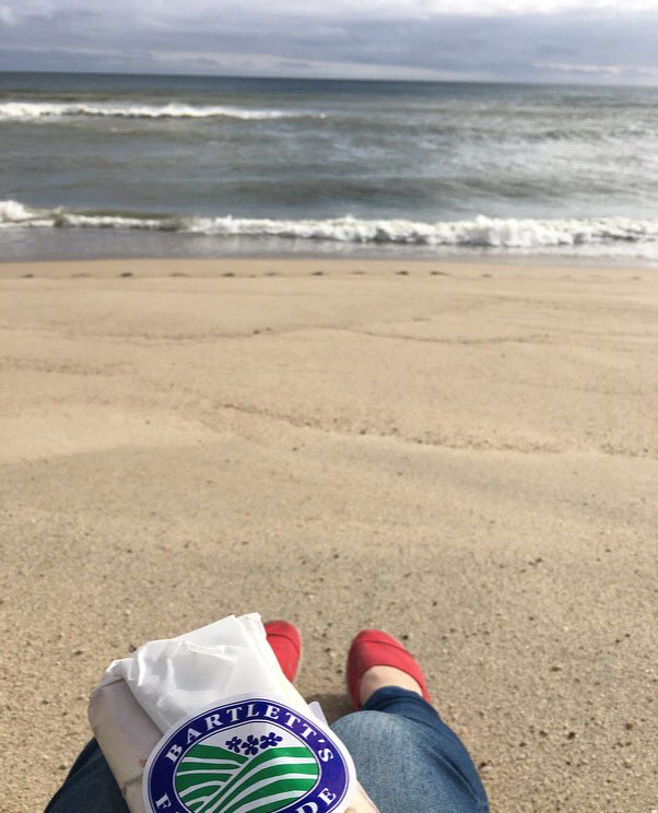 bmeyerack's tweet image. Why we love the Hummock Pond Area...
Because nothing beats a sandwich from @BartlettsFarm at Ladies Beach.#Nantucket