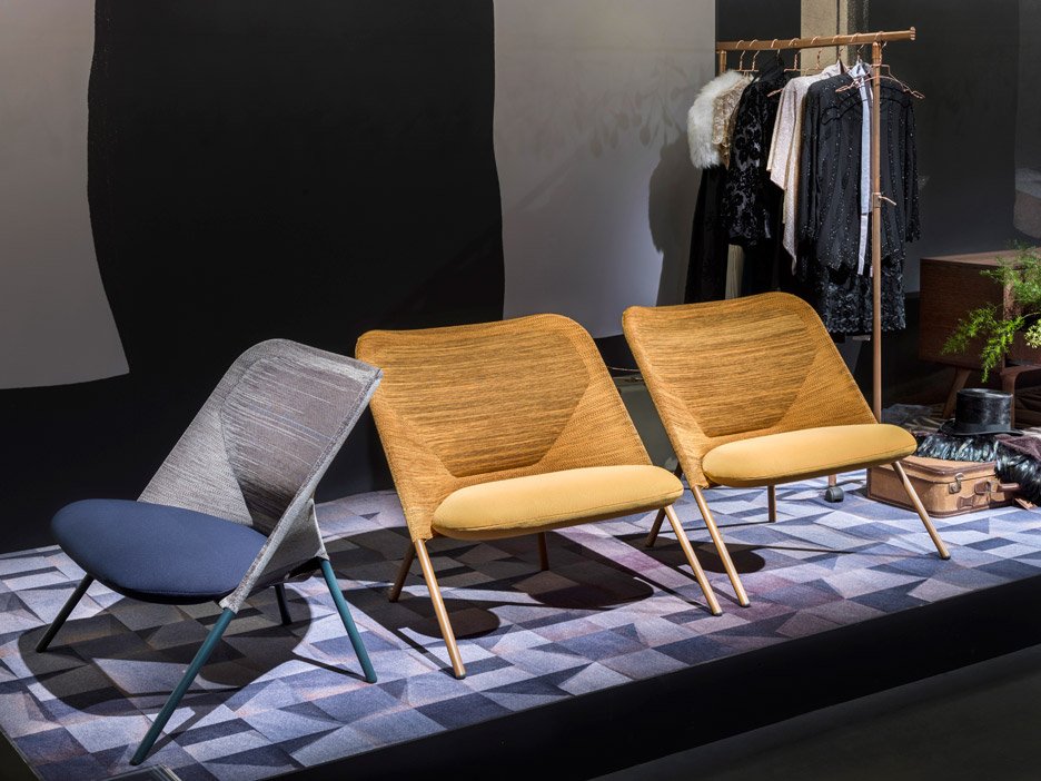dezeen's tweet photo. Jonas Forsman uses 3D knitting to create folding Shift Chair for Moooi: https://t.co/hTja9kIsMf https://t.co/S8hvhiza65