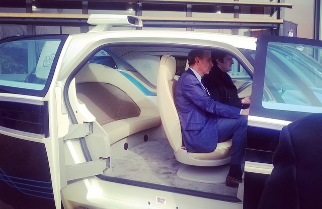jf_cope's tweet photo. Découverte du véhicule sans chauffeur de @AKKA_Tech à Marignane. 🇫🇷

Et en voiture Simone ! 🚘 https://t.co/j7NE6zMcVY