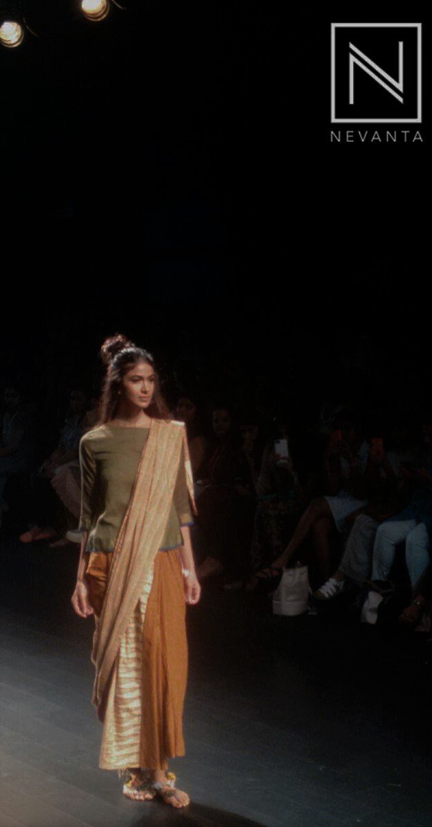 NevantaMedia's tweet image. #paromitabanerjee with her collection #indiantextileday #sustainabletextile #LakmeFashionWeek @LakmeFashionWk #SR16