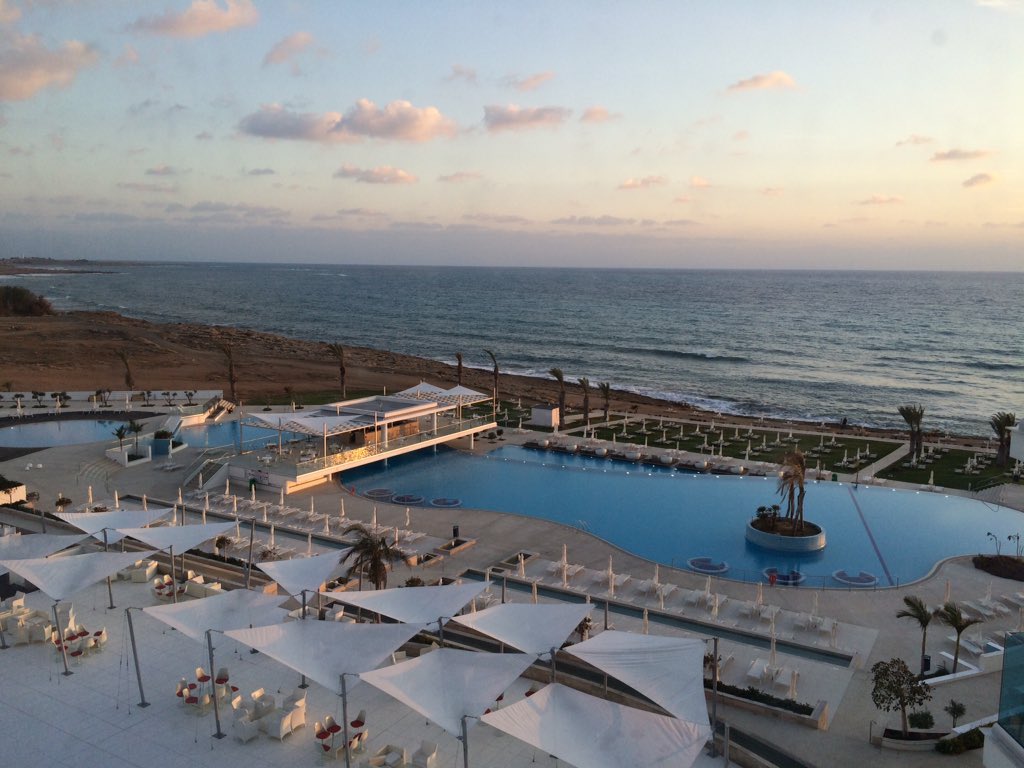 worldception's tweet image. 🌊☀️