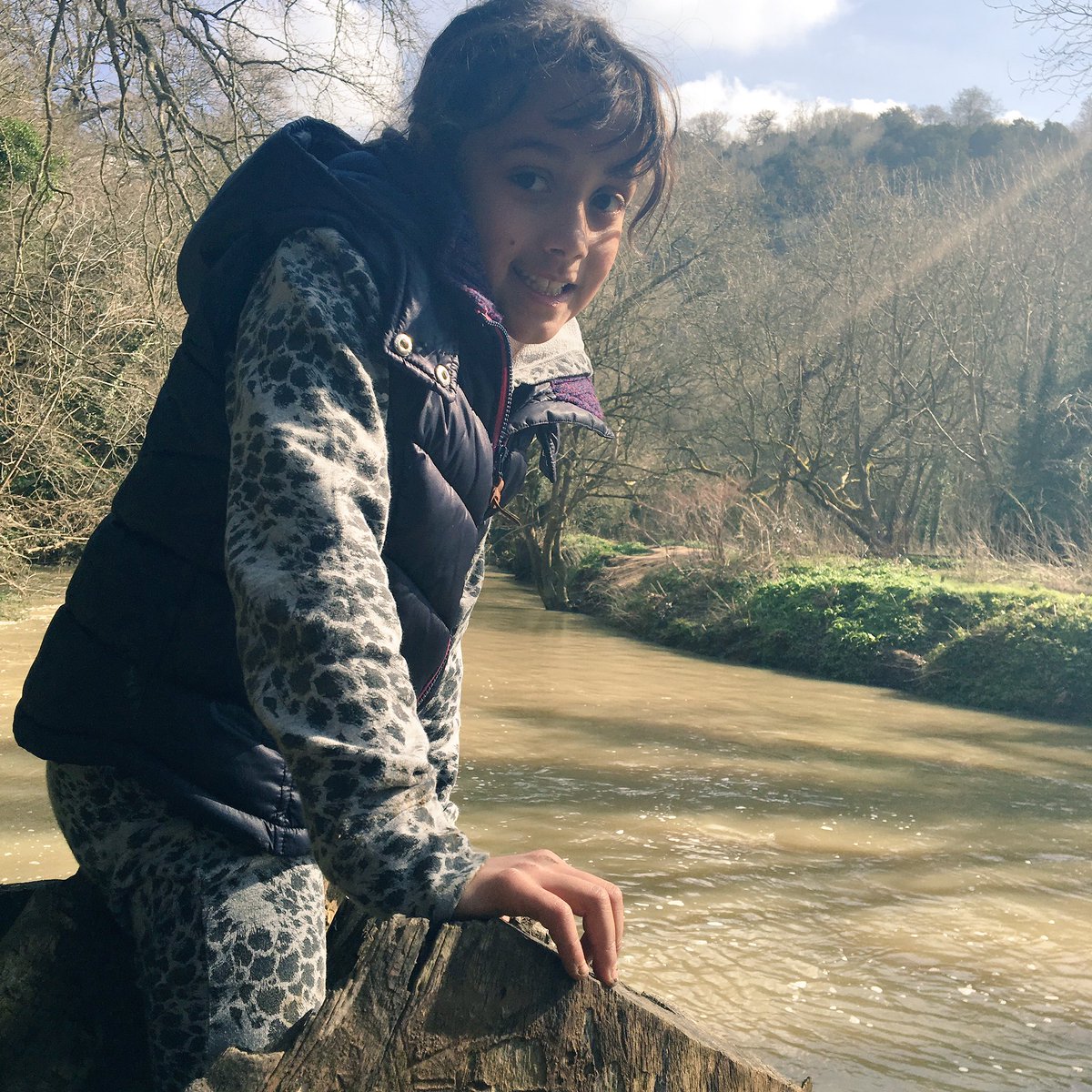 Family_ymcalsw's tweet photo. Sun, fun and the great #outdoors! #ymcawildplaydays #boxhill https://t.co/UAS3J4bBvT