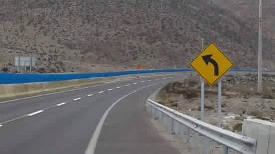 EmilioRamos's tweet photo. Ya sabemos donde encontró pega el ing. del Puente Cau Cau, le está quedando re wena la carretera Vallenar-La Serena https://t.co/aVFIbNmhHK