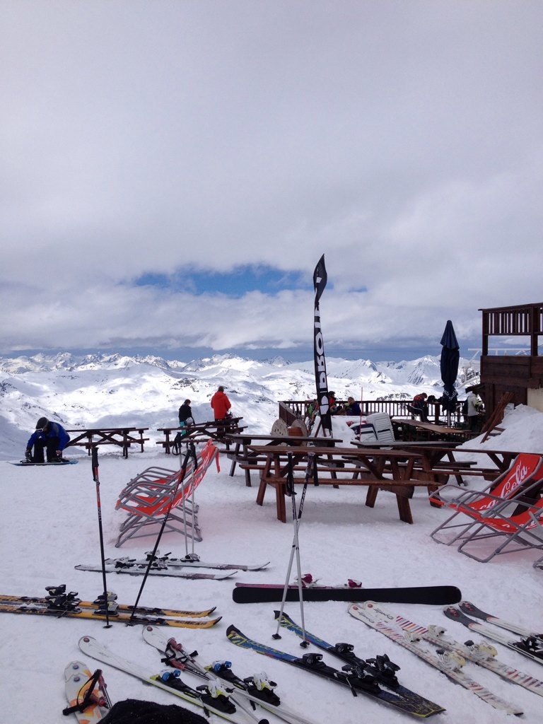 sparkyrachel's tweet photo. Yesterday I went up in a cable car to the top of a mountain - the view was spectacular! #Peclet #ValThorens ❄️🚠 🇫🇷 https://t.co/Uf0V5yGSGy