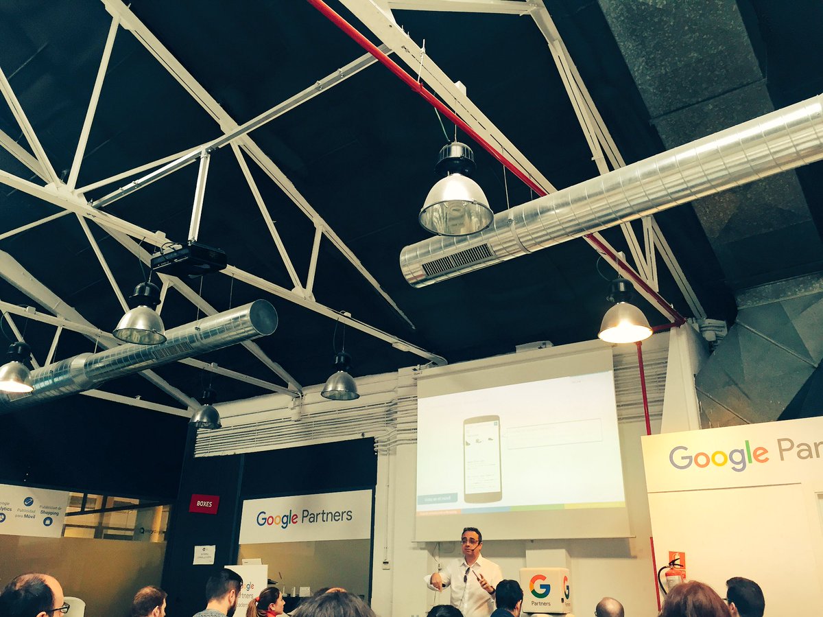 YasmineTrulley's tweet image. Otro día de #googleacademies en @GarAJE_Madrid hoy #Shopping