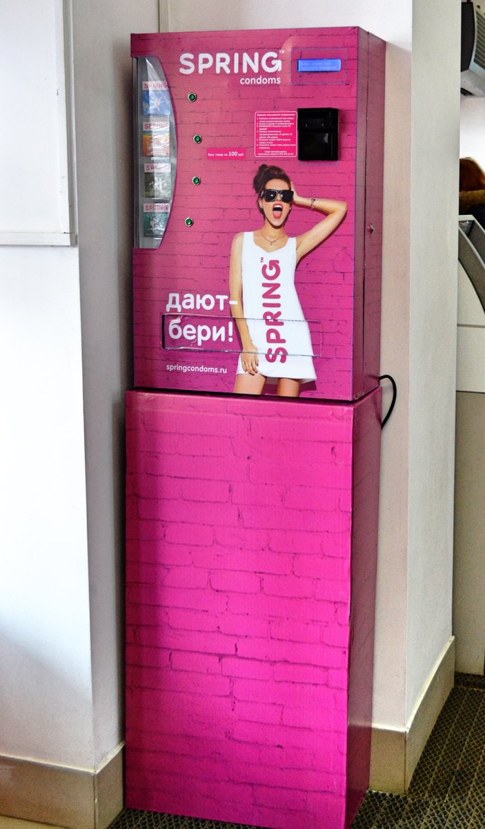 JS__Medical's tweet image. Дают - бери!
Яркий автомат по продаже презервативов SPRING установлен в главном ТРК города Кирова. 
#springcondoms