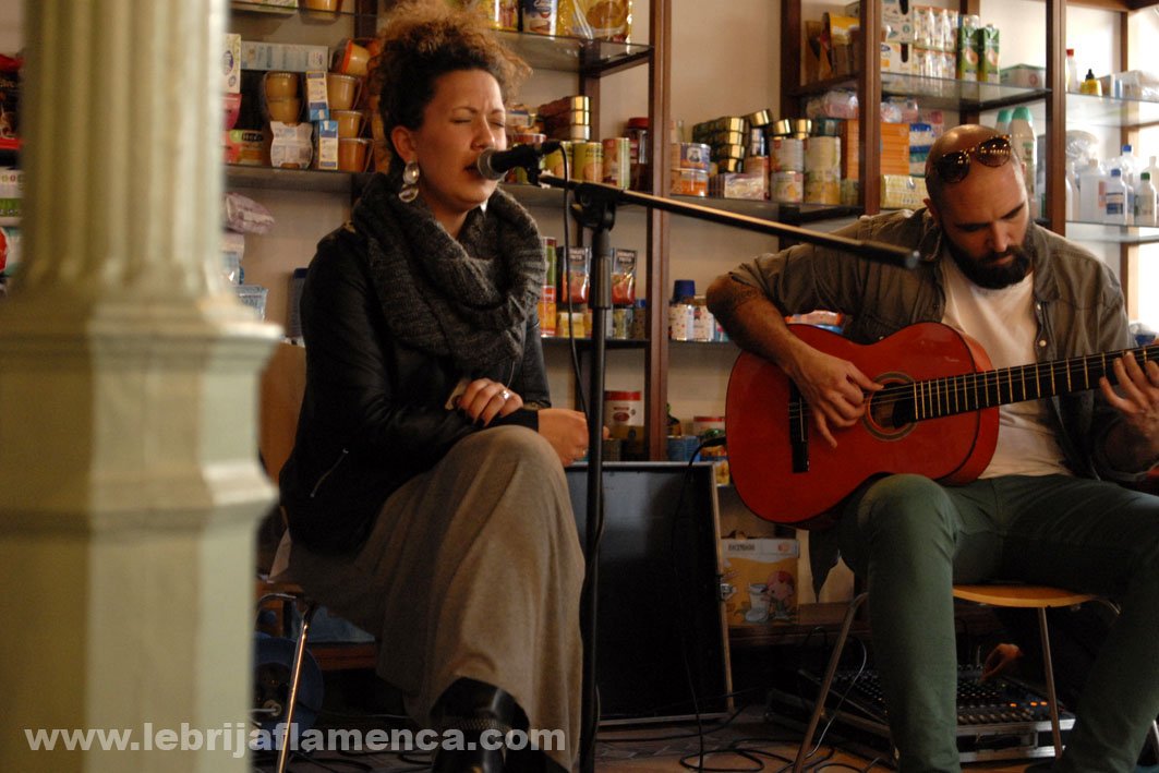 #FlamencosconSIRIA Cada día se suman más artistas a la campaña de ayuda tinyurl.com/j3djn2e <a href="/Amparolagares/">Emmanuel Amparo Lagares</a>