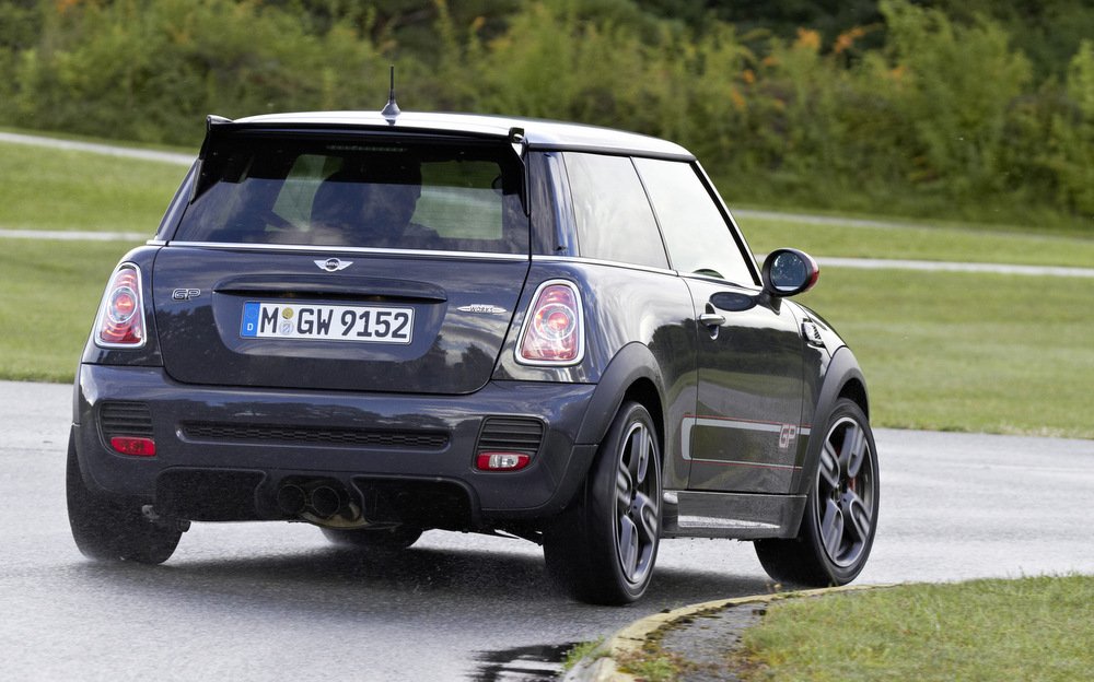 TheDrivenBlog's tweet photo. #CarOfTheDay no. 39 is the @MINIUK #CooperS #WorksGP https://t.co/qiki18XS3b
