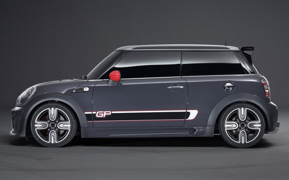TheDrivenBlog's tweet photo. #CarOfTheDay no. 39 is the @MINIUK #CooperS #WorksGP https://t.co/qiki18XS3b
