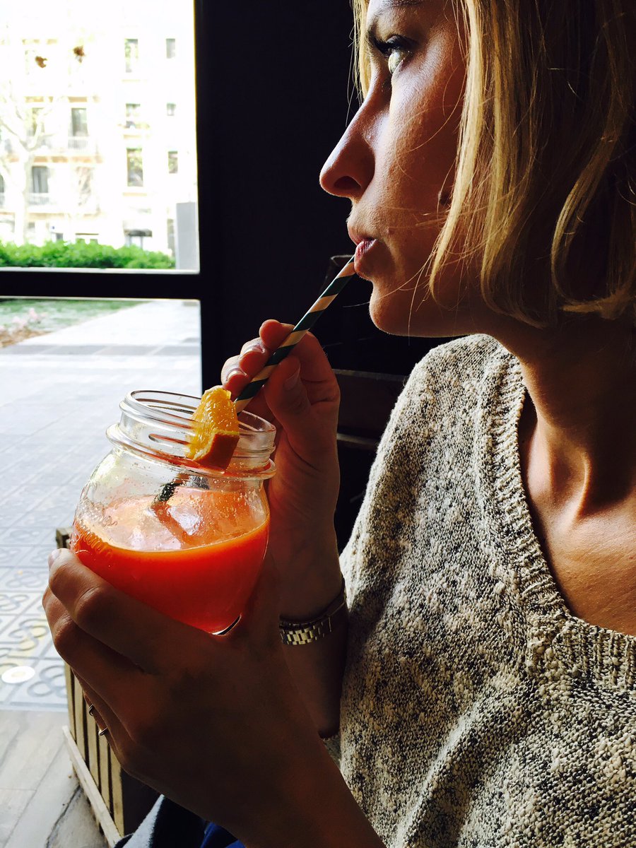 Chicha_Limona's tweet photo. Morning glory in da' morning 🍊#slowpressed #ginger #orange #slowpressedjuice https://t.co/Fx9ahbYkoa