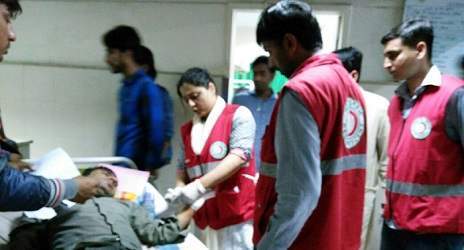 IFRCAsiaPacific's tweet photo. #Pakistan Red Crescent reunites relatives after Lahore bomb blast . Read more at https://t.co/BMiBpcHEPM https://t.co/o5m5kX2fgT