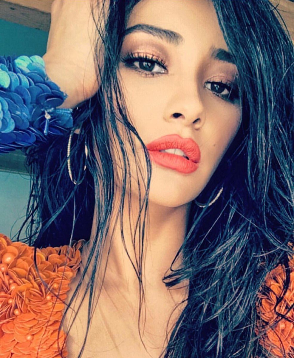prettyliarsclue's tweet photo. @shaymitch 🔪 #shayslay https://t.co/ScHV27VCJh