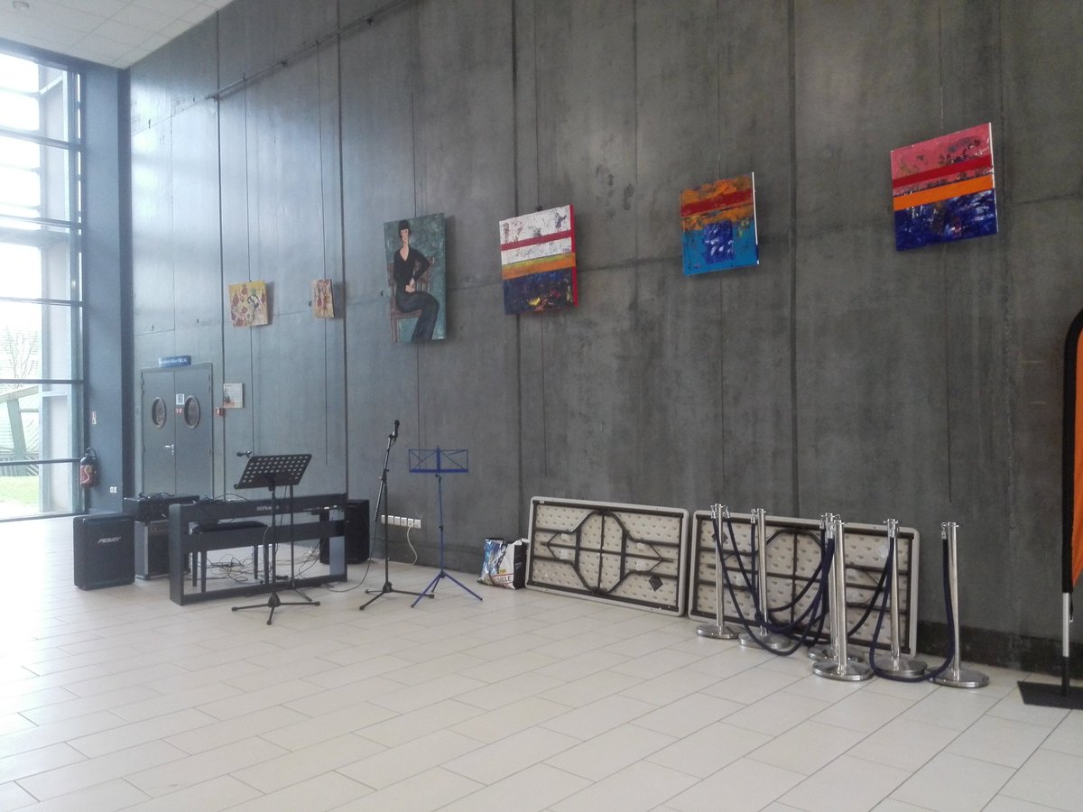 bdatelecomlille's tweet photo. #jaces2016 concert à midi, expo, ateliers peintures/dessins, photos, blindtest musical à @TelecomLille #préparatifs https://t.co/OG5cEdt7MA