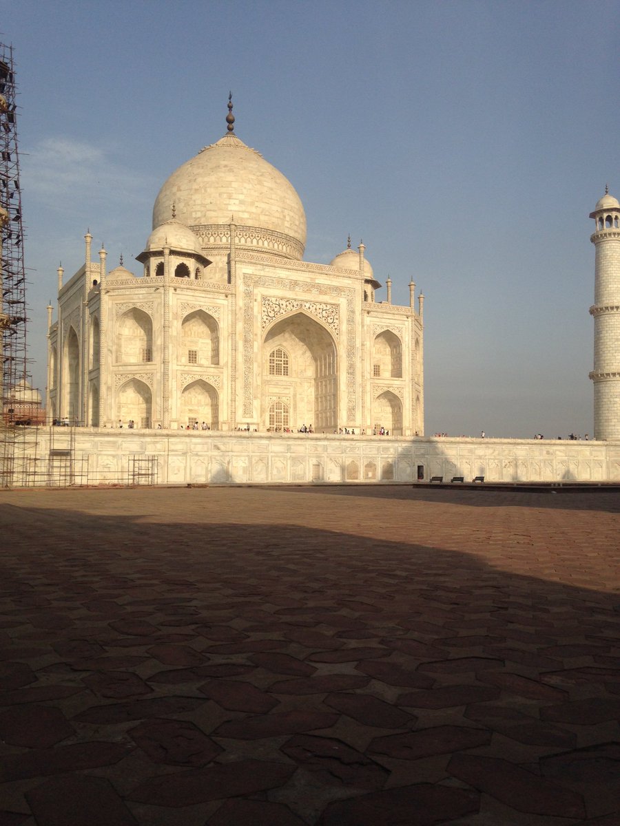 Holly_Mae97's tweet photo. Setting the alarm for 4.30am was so worth it when we got to see the Taj Mahal at sunrise https://t.co/eAwh3ay0Wg