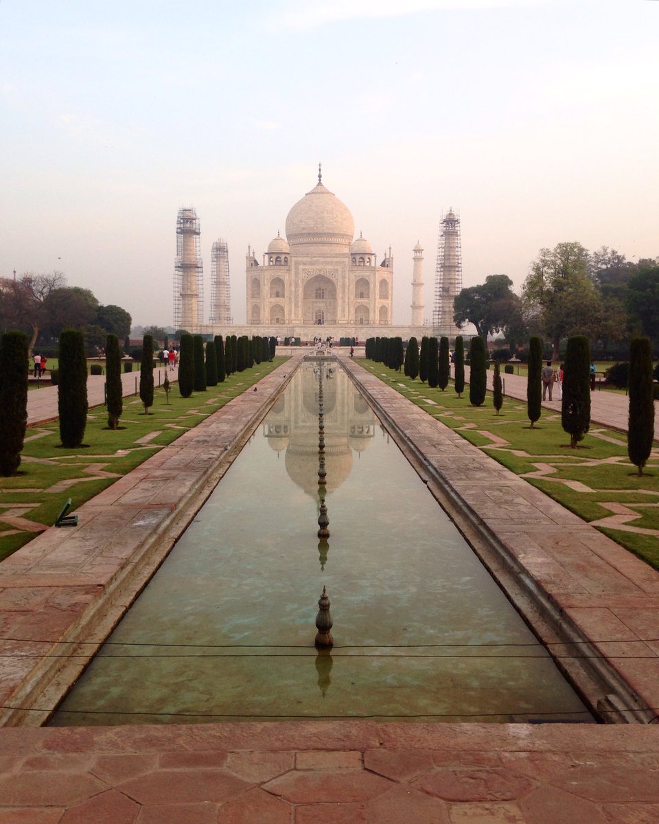 Holly_Mae97's tweet photo. Setting the alarm for 4.30am was so worth it when we got to see the Taj Mahal at sunrise https://t.co/eAwh3ay0Wg