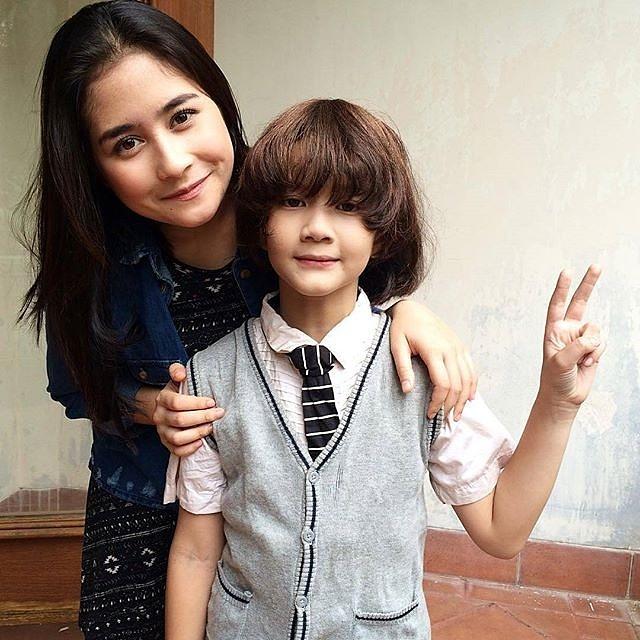 Ofcprllvers_id's tweet photo. Neng Risa😍💞 https://t.co/bnlKSJ2LLv