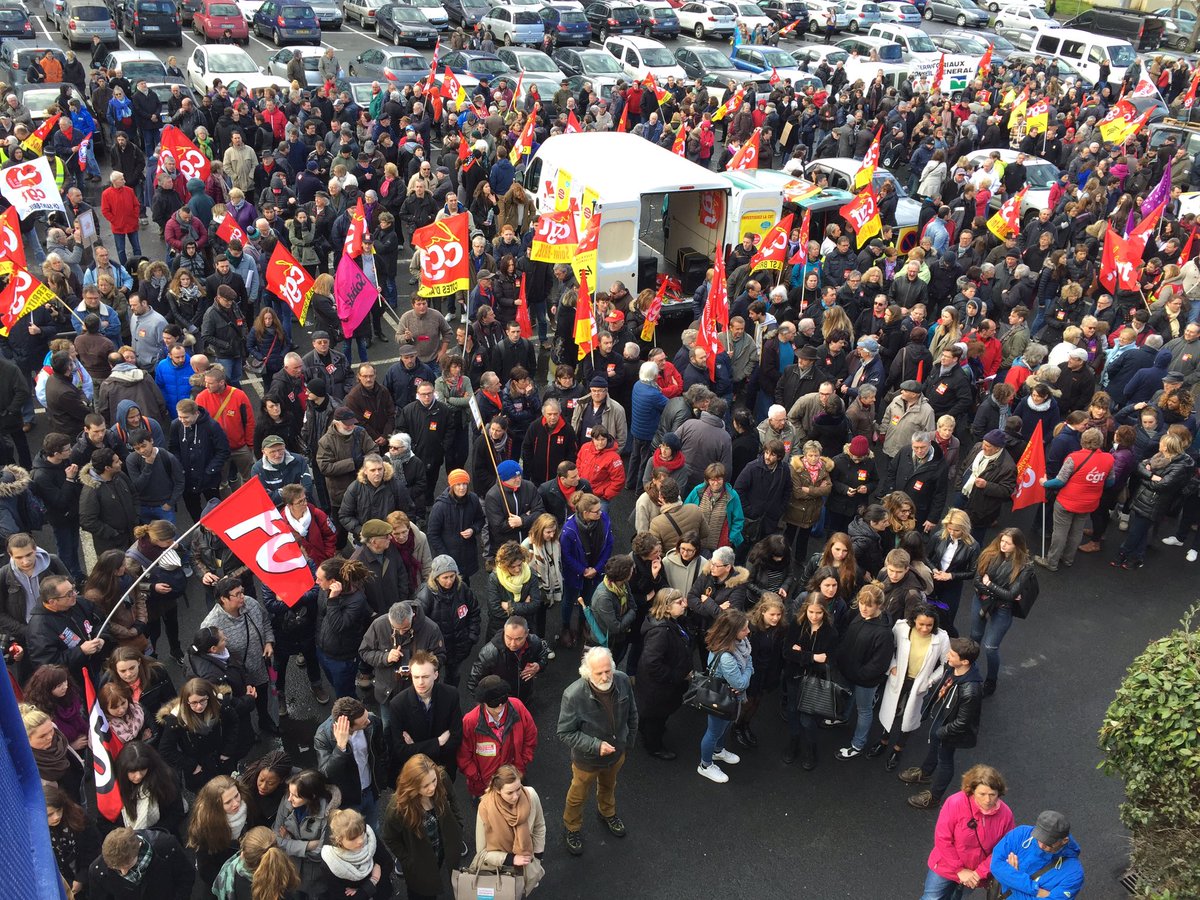 MariiePre's tweet photo. #LoiTravail #stBrieuc journée de mobilisation. Environ 1 000 personnes réunies à 11h. Ce soir 18h30 sur @armortv https://t.co/LXaKlqXO5E
