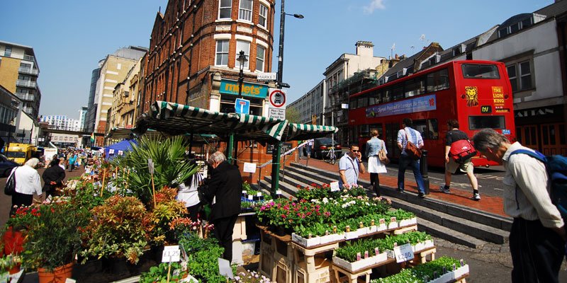 POLL: Would you like to be able to shop at Surrey Street market on a Sunday? Take part: ow.ly/ZTML0