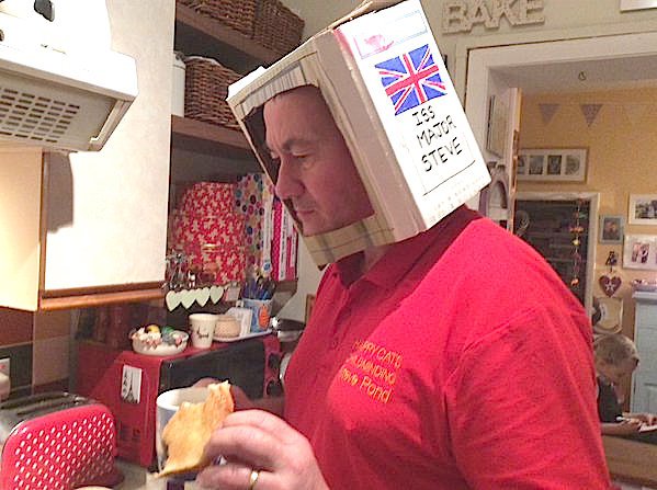 GrinsteadOnline's tweet image. And it’s a farewell from Starry Steve… eastgrinsteadonline.com/2016/03/31/sta…