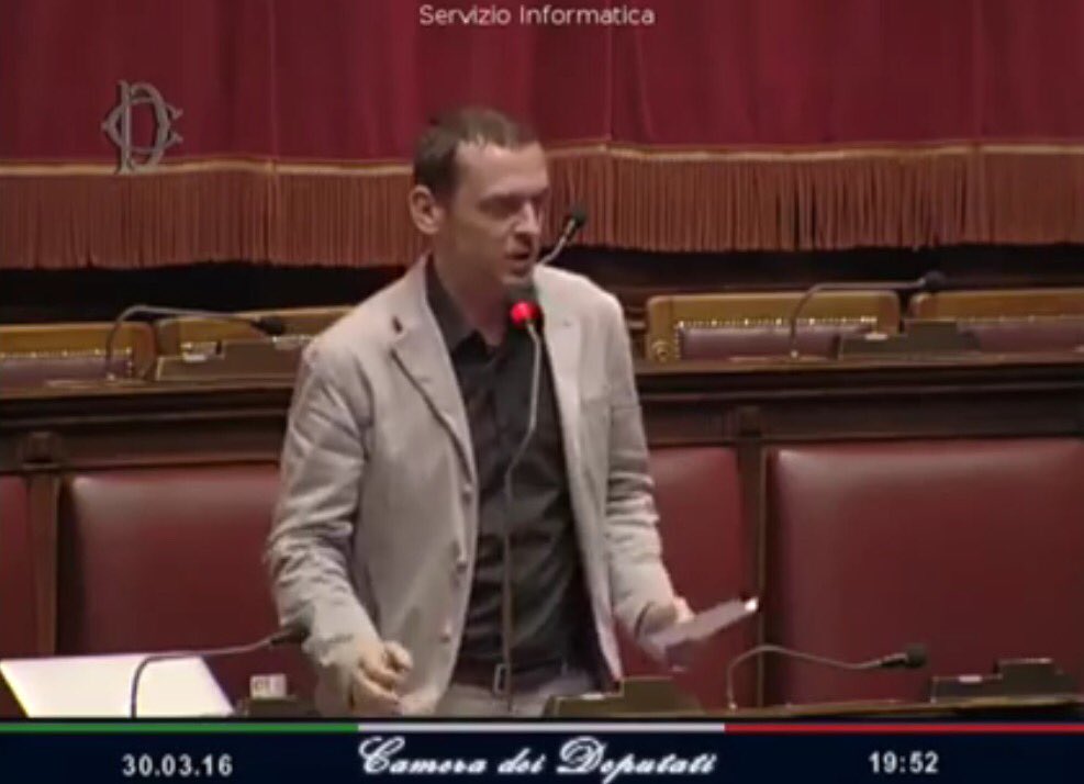 matteodallosso's tweet photo. .@LuigiGallo15: "MONDO della SCUOLA in piazza contro il GOVERNO!" #M5S https://t.co/pliTHduxAs https://t.co/SEDCrwtAg7