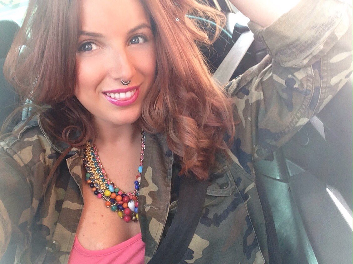 PatriciaTojar's tweet photo. La curva más linda de una mujer es su sonrisa. Fdo Bob Marley https://t.co/CLTFTTC8UL
