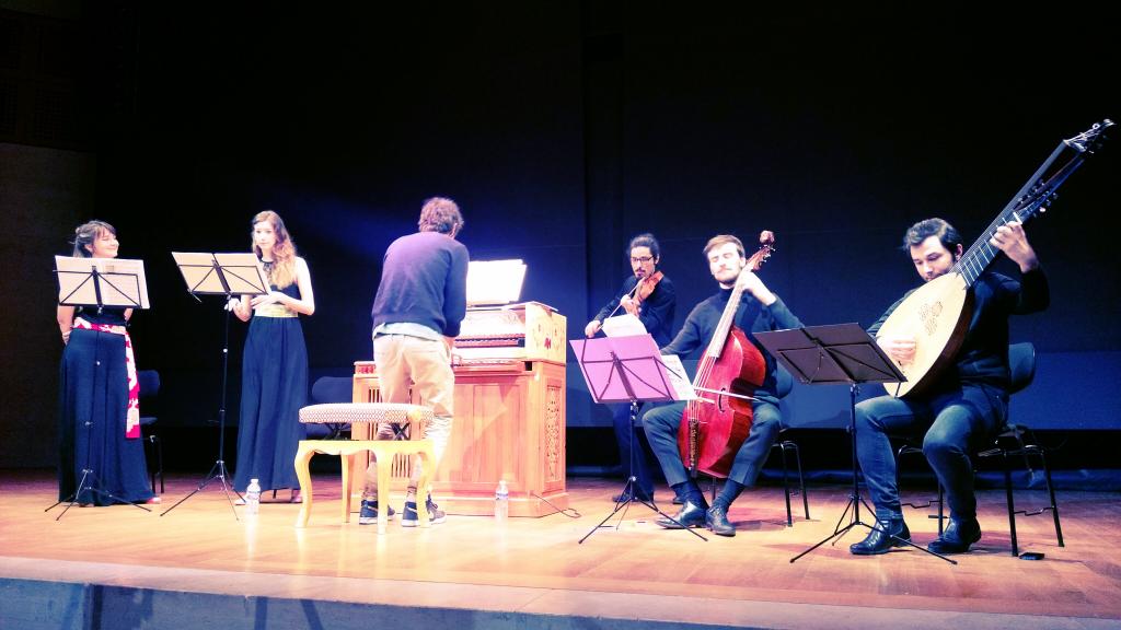 EnsDesmarest's tweet photo. Répétitions du programme d'André Campra à l'Auditorium du #Louvre pour le concert du midi direction @KhalilRonan https://t.co/rQGcVQfmsN