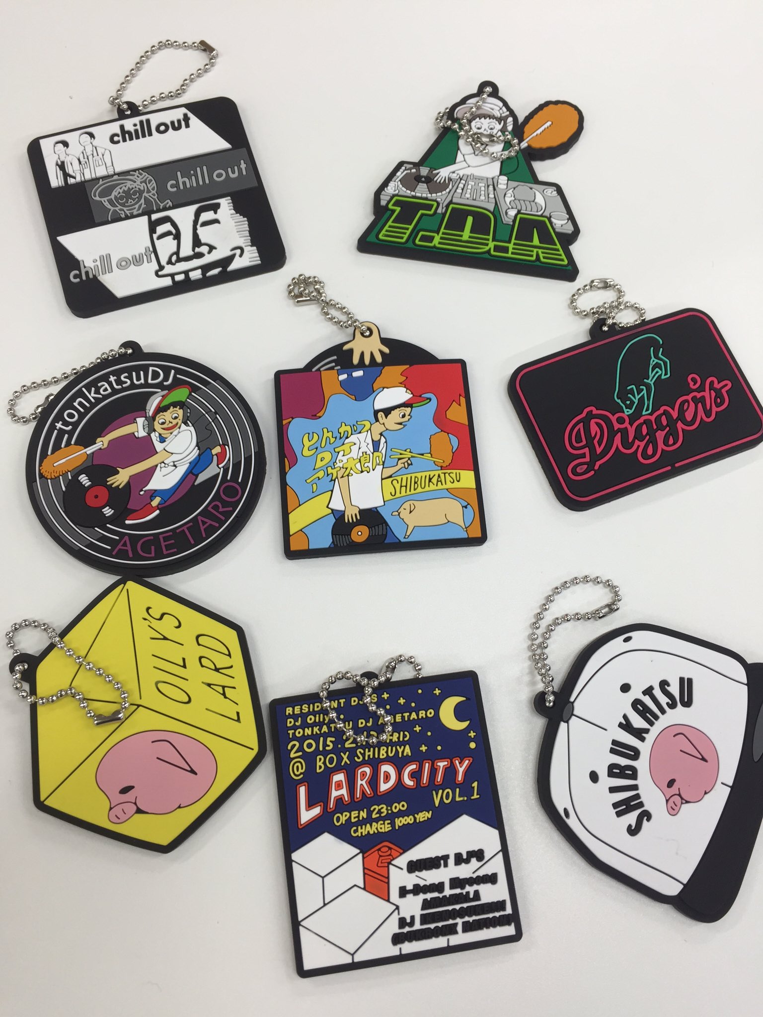 とんかつdjアゲ太郎 公式 アゲ太郎グッズのサンプルが続々到着してます こちらカプセルラバーマスコット ガシャポンの中身にこれらが入ってます 見つけたら逃さず回していただければと T Co V6mmxykyo3