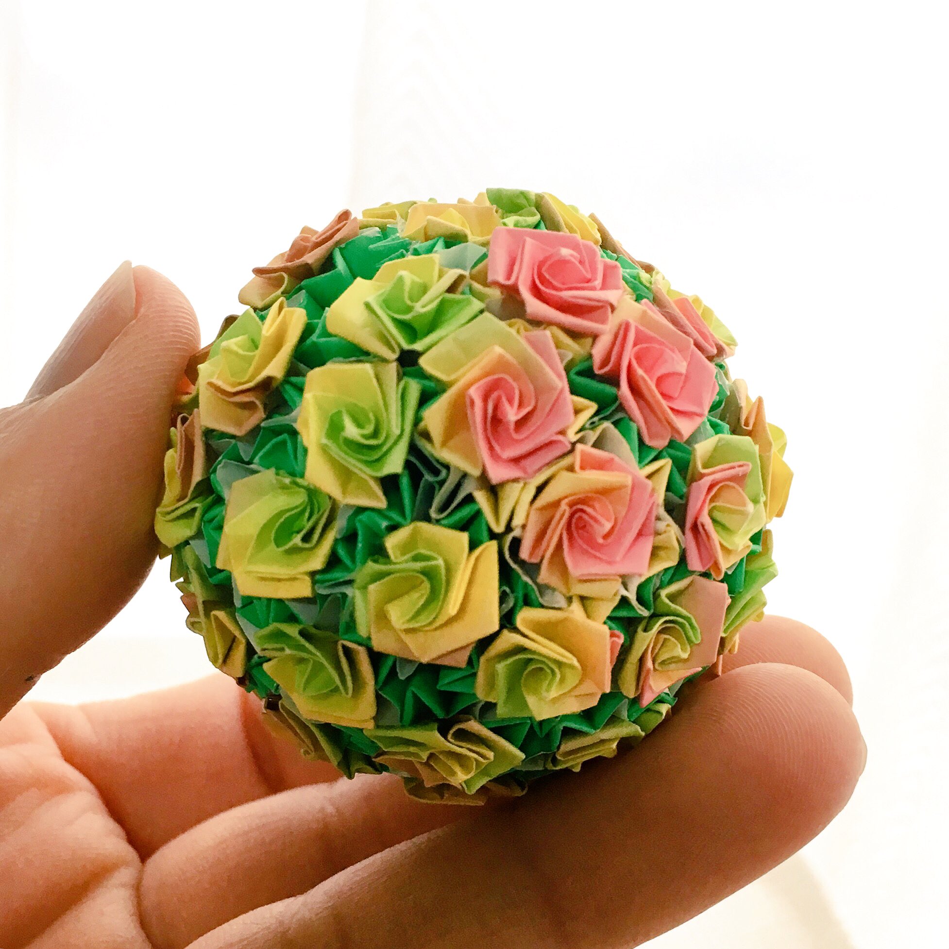 わたこ 楽しい折り紙 ミニ薔薇をまとったくす玉 もう少し小さく作ってみました Origami くす玉 Minitureroses Hobby Japan T Co Pv4j5urb9o Twitter