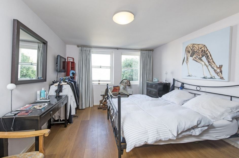 *Newly Listed*Superb, five bedroom house situated within a quiet mews development ow.ly/107Dkx #Battersea