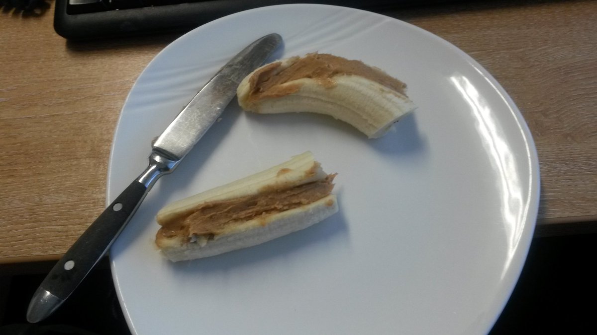 kathywales's tweet photo. Daaaamn Kathy. Back at it again with the peanut butter bananas. Mmmm 😍🙌 #protein #breakfastnumber2 https://t.co/gKWxMgDUy3