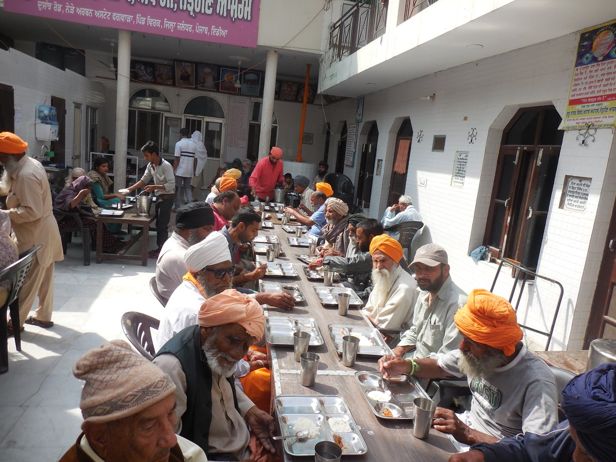 helpageinternat's tweet photo. Guru nanak birdh , anath , apahaj , netarheen ashram.. https://t.co/bDmSUWA5PD