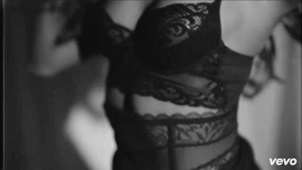 datbieberfans's tweet photo. #WatchDangerousWomanOnVevo https://t.co/oJXi0Z7Hq1