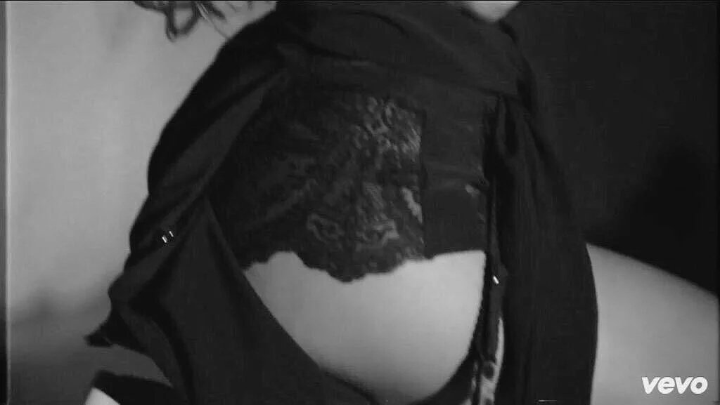 datbieberfans's tweet photo. #WatchDangerousWomanOnVevo https://t.co/oJXi0Z7Hq1