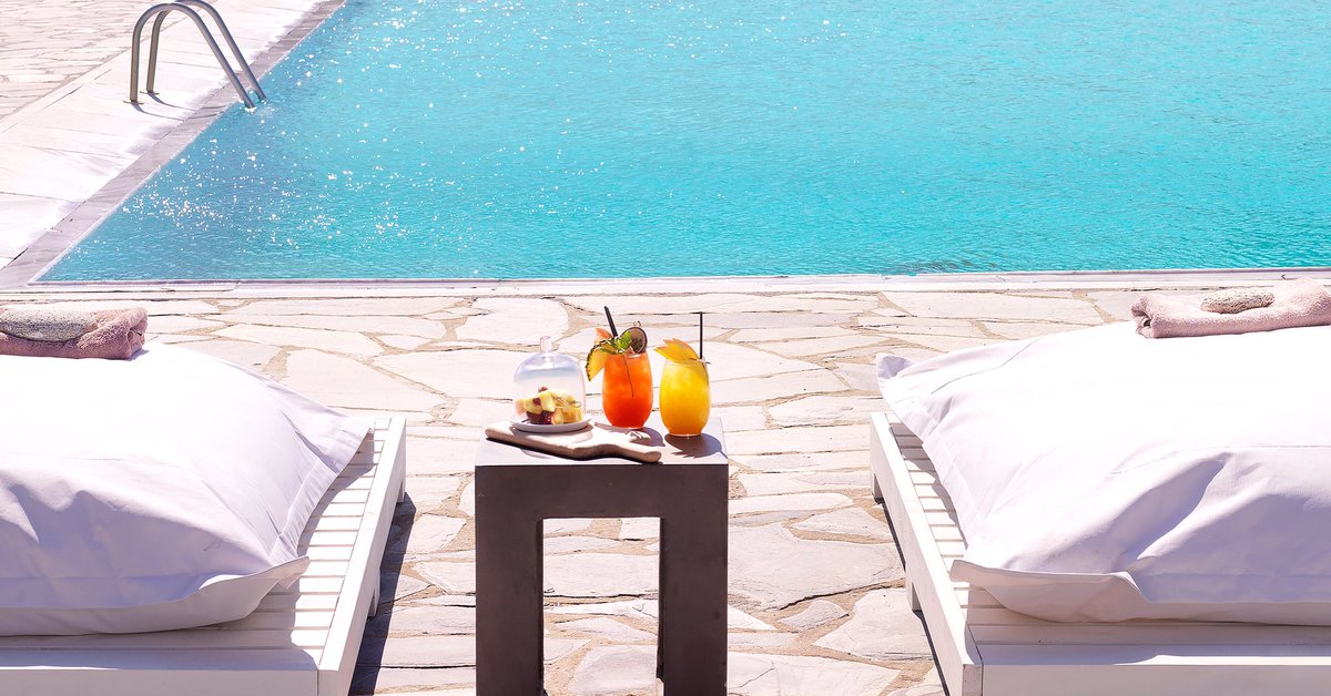 mykonosbayhotel's tweet photo. #summer_loading #cocktails_by_the_pool #enjoy #secret_recipes #mykonos #mykonosbay #mykonosbayhotel 💙💙💙 https://t.co/BG33LmZ5Py